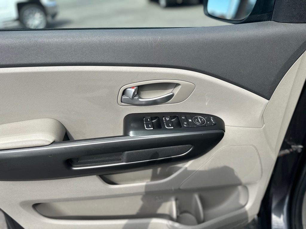 Photo 11 of this KIA SEDONA