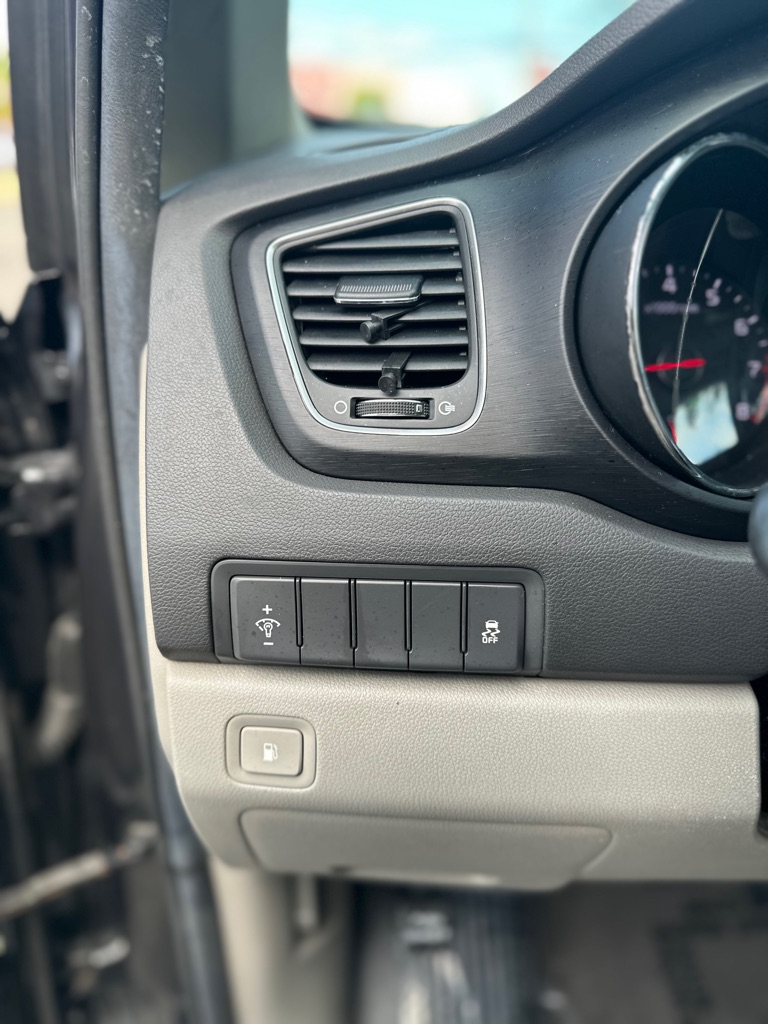 Photo 13 of this KIA SEDONA