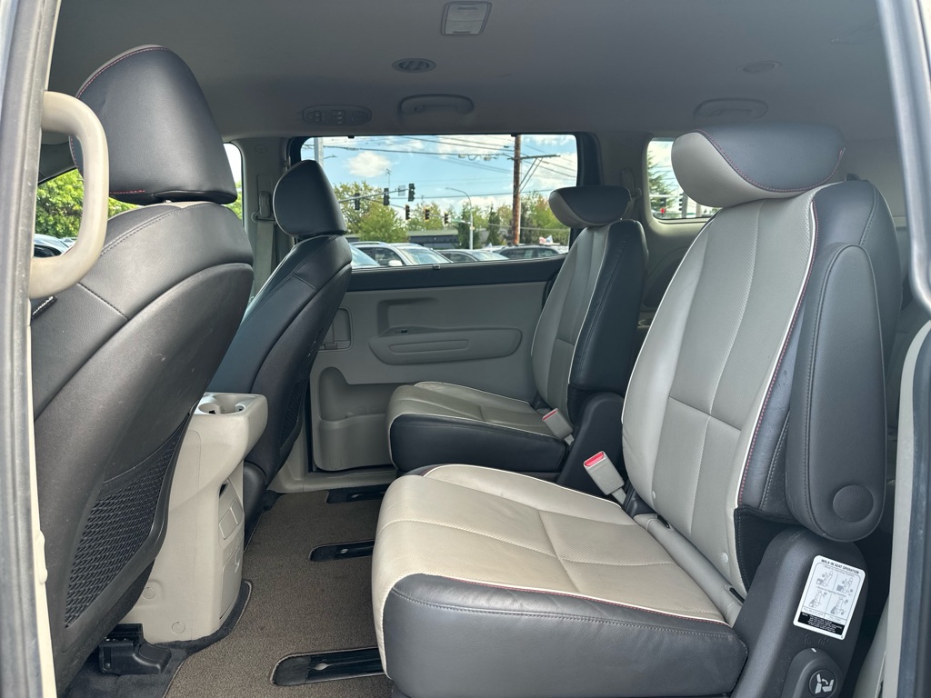 Photo 17 of this KIA SEDONA