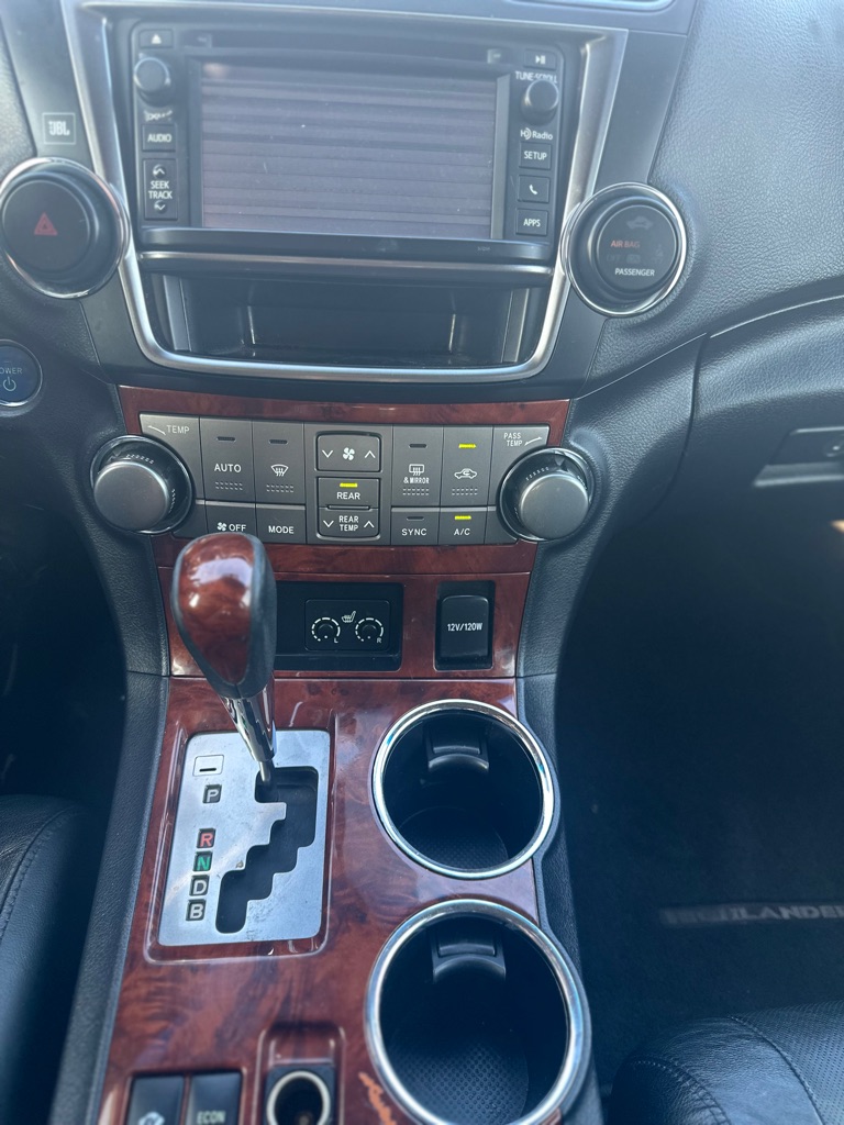 Photo 17 of this TOYOTA HIGHLANDER HYBR