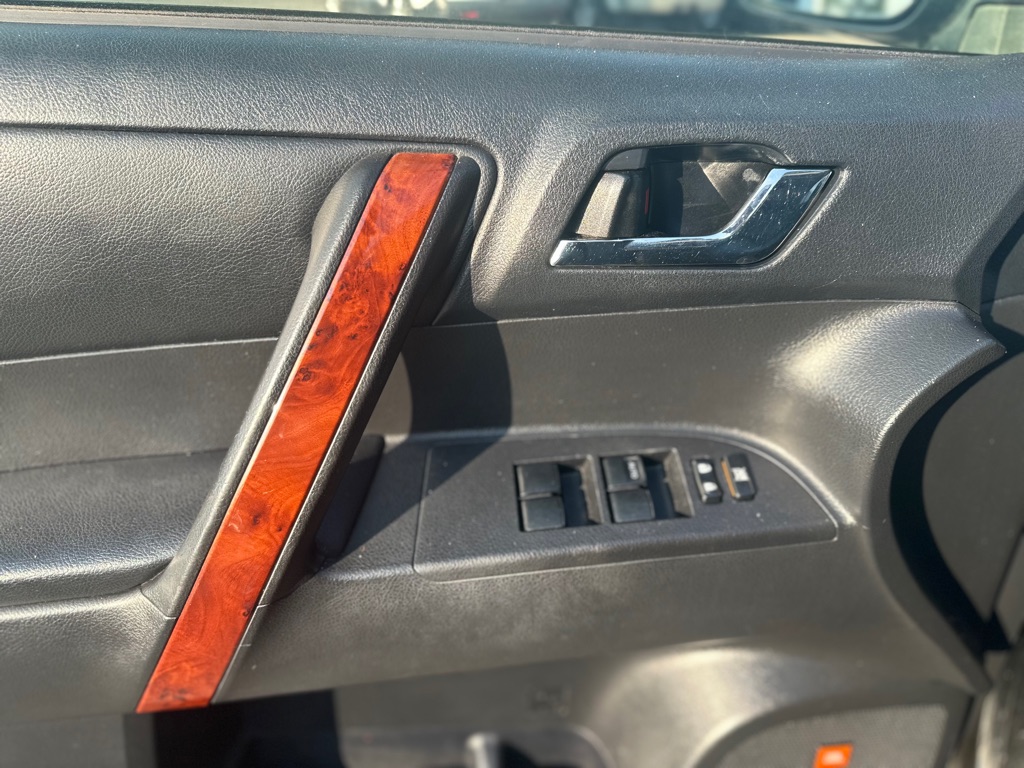 Photo 12 of this TOYOTA HIGHLANDER HYBR