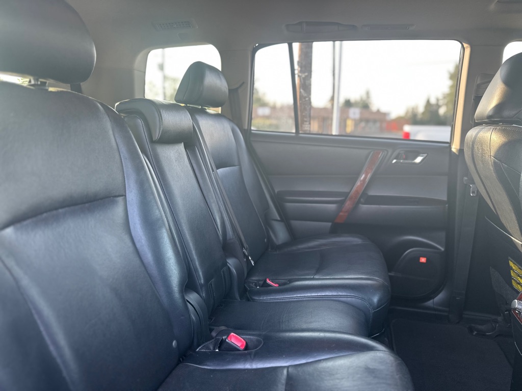 Photo 24 of this TOYOTA HIGHLANDER HYBR