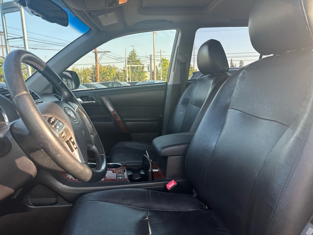 Photo 13 of this TOYOTA HIGHLANDER HYBR