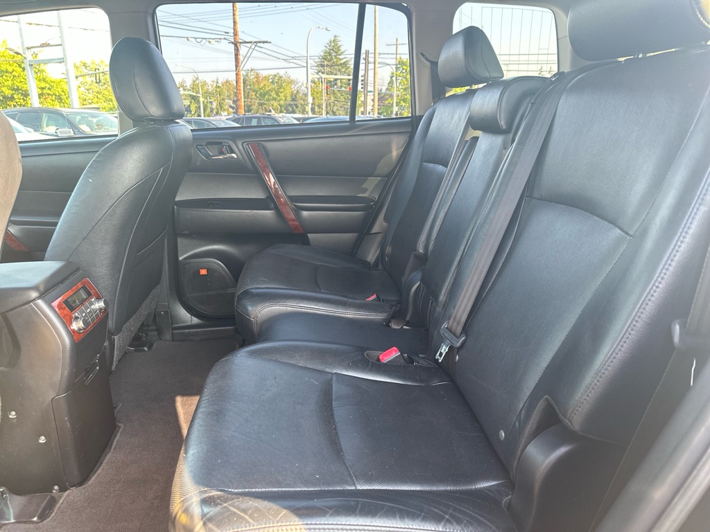 Photo 21 of this TOYOTA HIGHLANDER HYBR