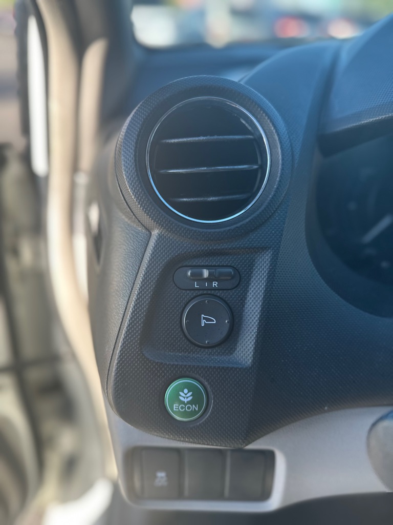 Photo 13 of this HONDA INSIGHT