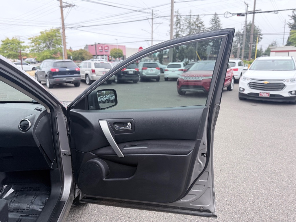 Photo 21 of this NISSAN ROGUE