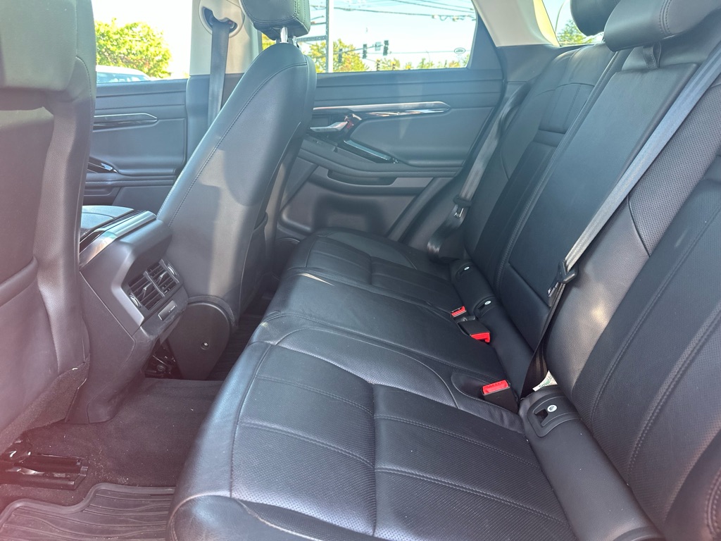 Photo 18 of this LAND ROVER RANGE ROVER EVO