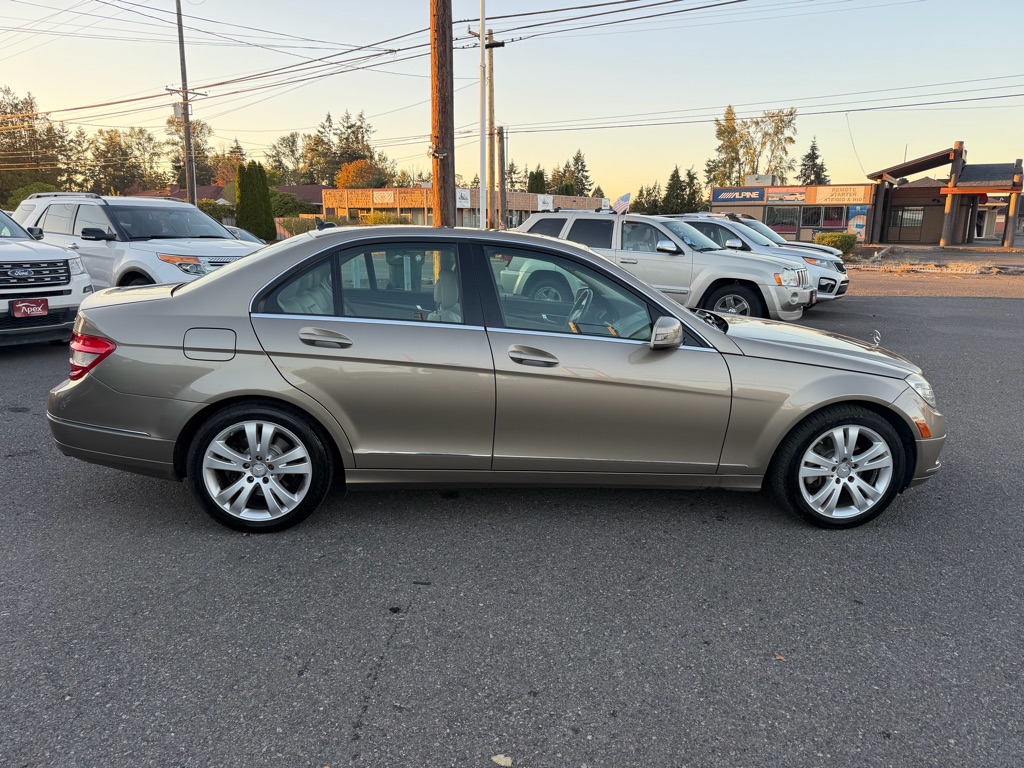 Photo 4 of this MERCEDES-BENZ C-CLASS