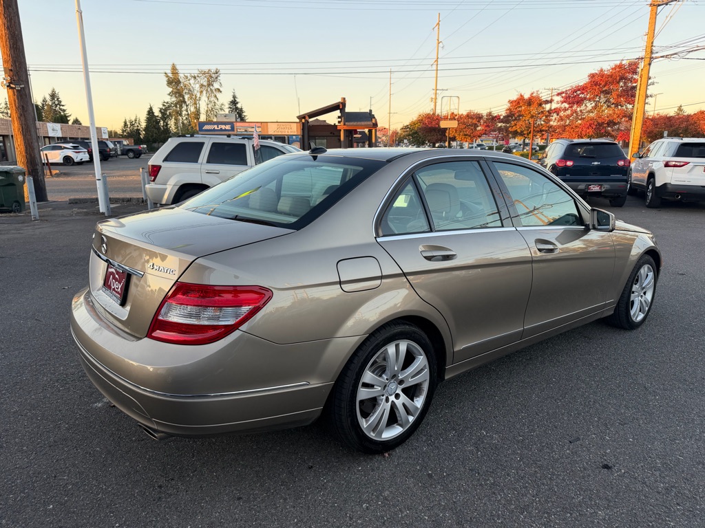 Photo 5 of this MERCEDES-BENZ C-CLASS
