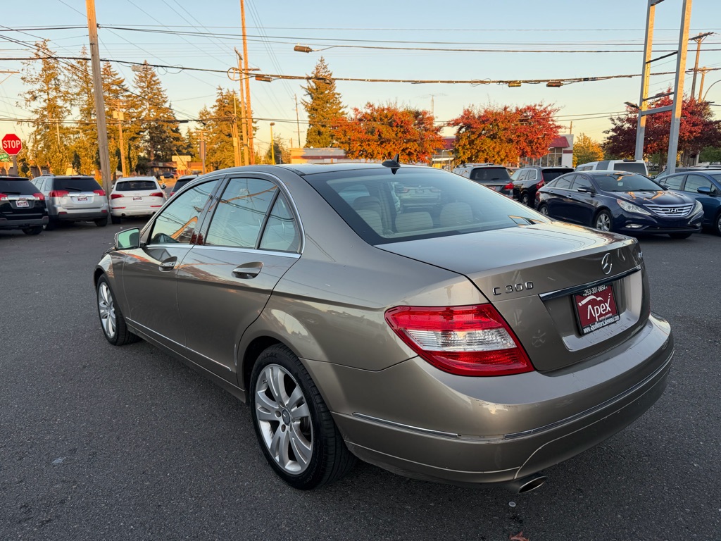 Photo 8 of this MERCEDES-BENZ C-CLASS