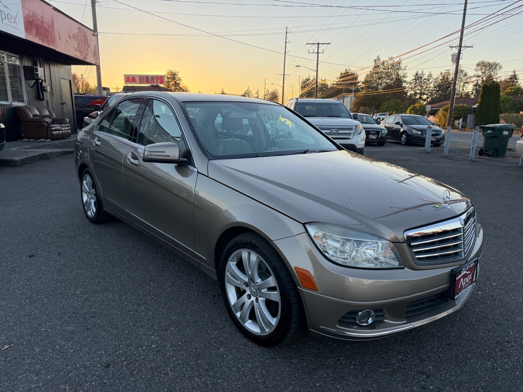 Photo 3 of this MERCEDES-BENZ C-CLASS