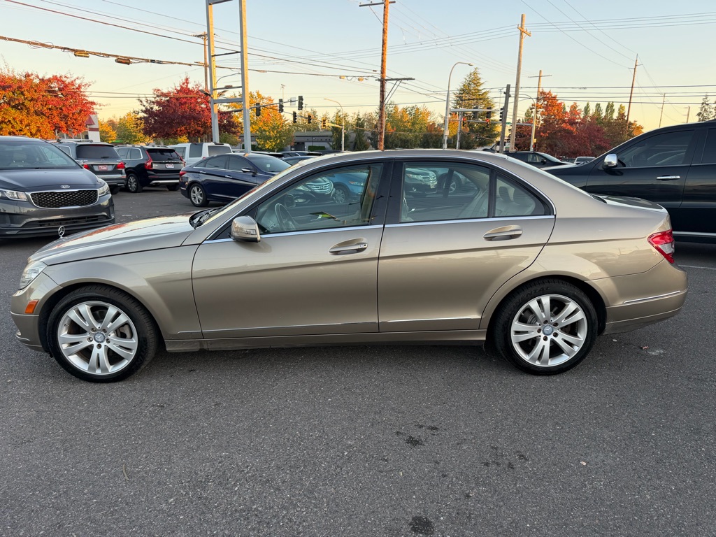 Photo 9 of this MERCEDES-BENZ C-CLASS