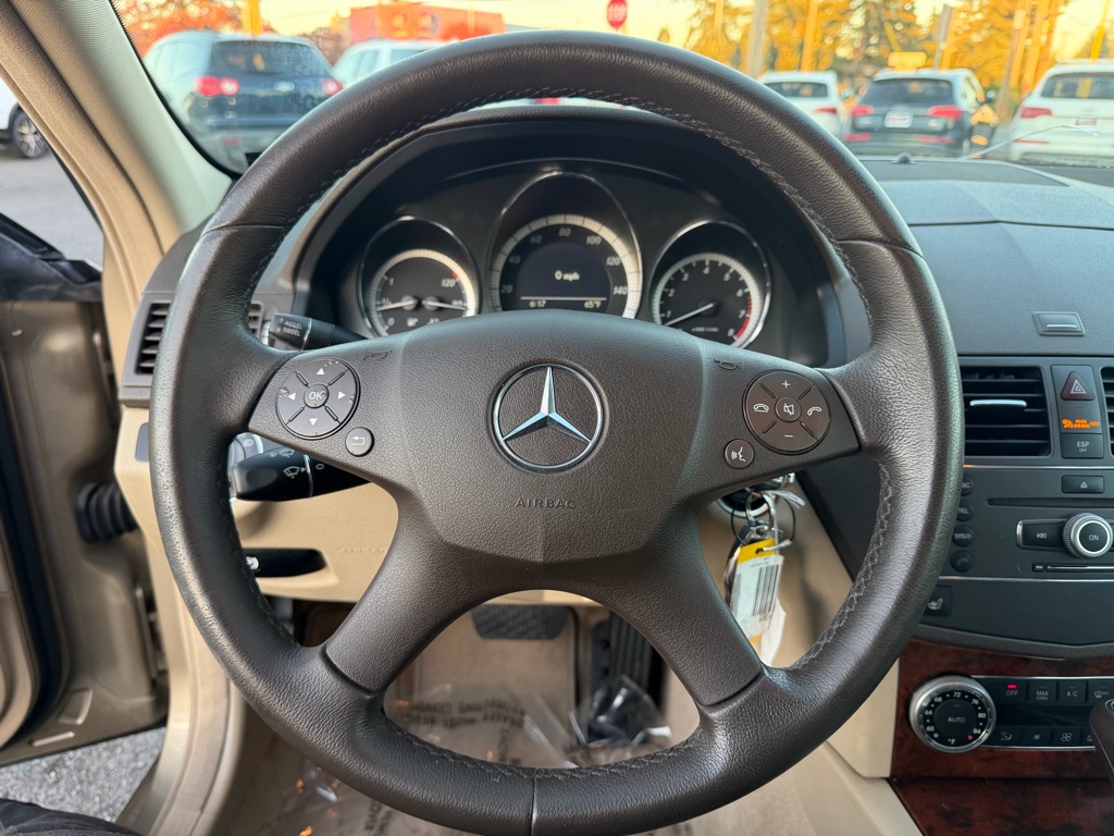 Photo 14 of this MERCEDES-BENZ C-CLASS
