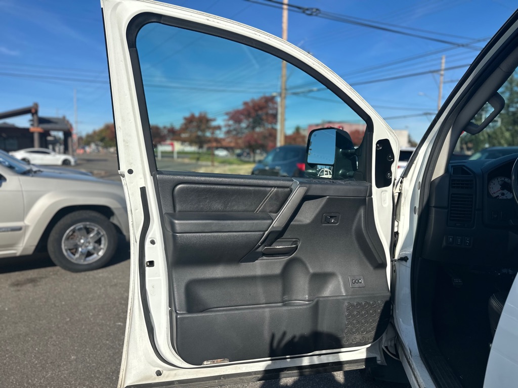 Photo 10 of this NISSAN TITAN