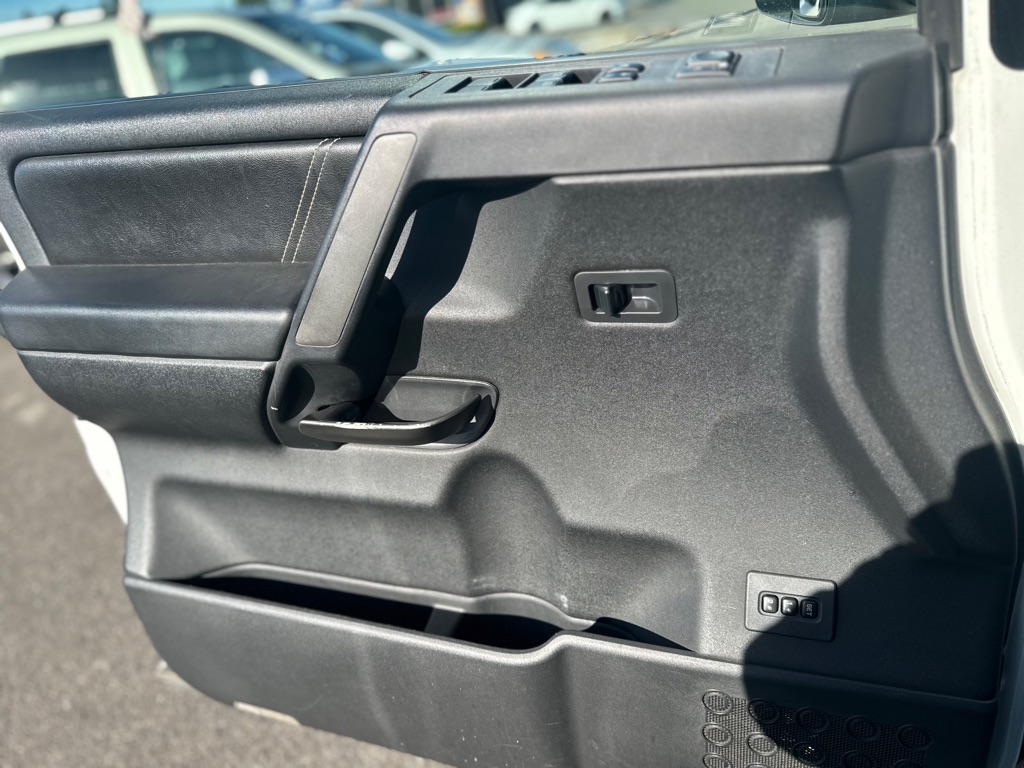 Photo 11 of this NISSAN TITAN