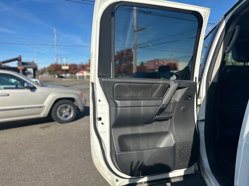 Photo 17 of this NISSAN TITAN