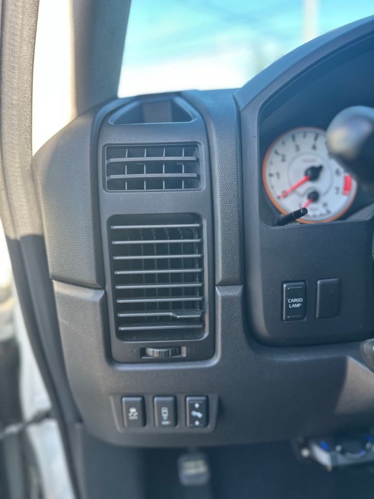 Photo 12 of this NISSAN TITAN