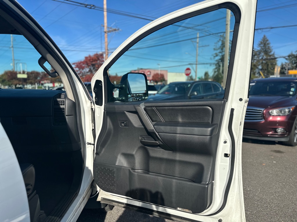 Photo 21 of this NISSAN TITAN