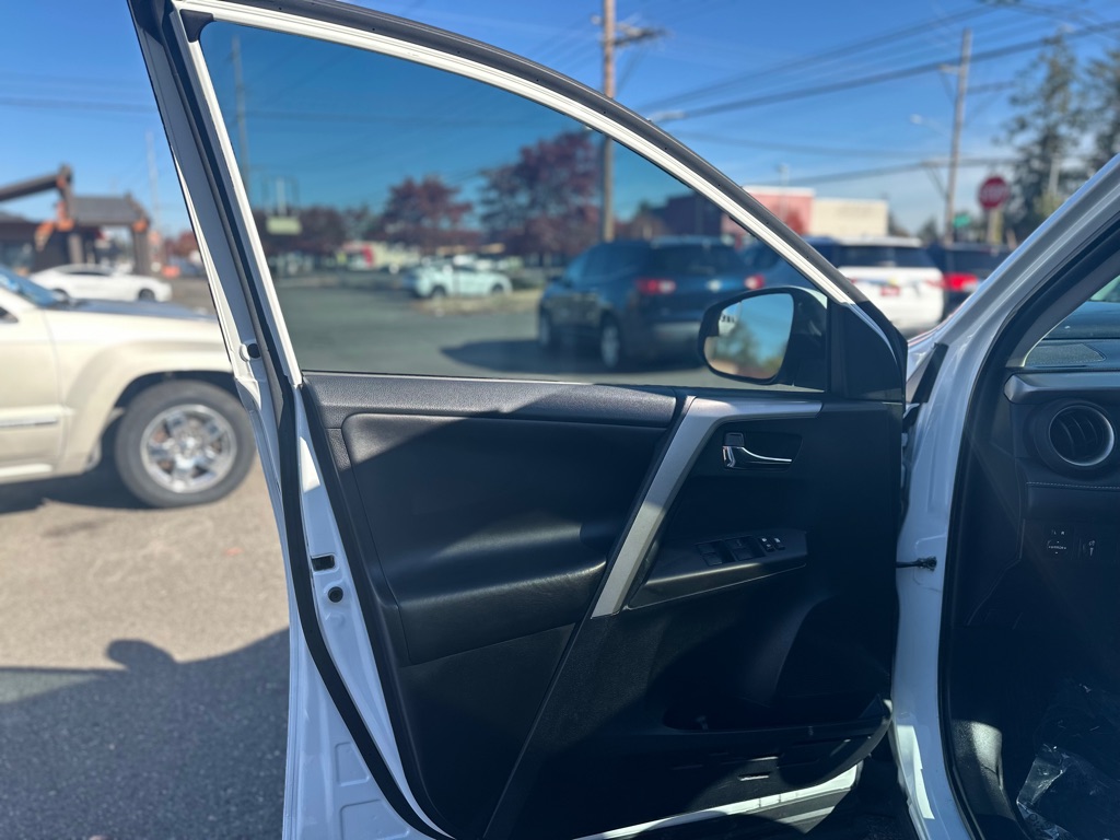 Photo 10 of this TOYOTA RAV4