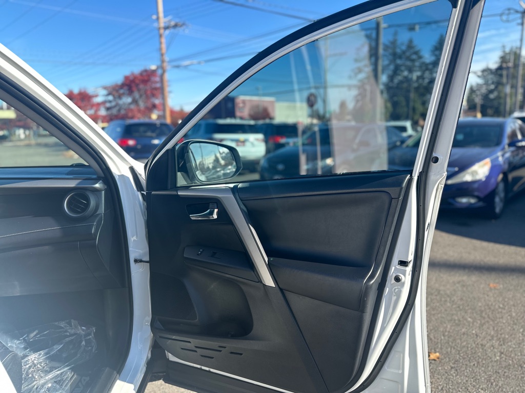 Photo 22 of this TOYOTA RAV4