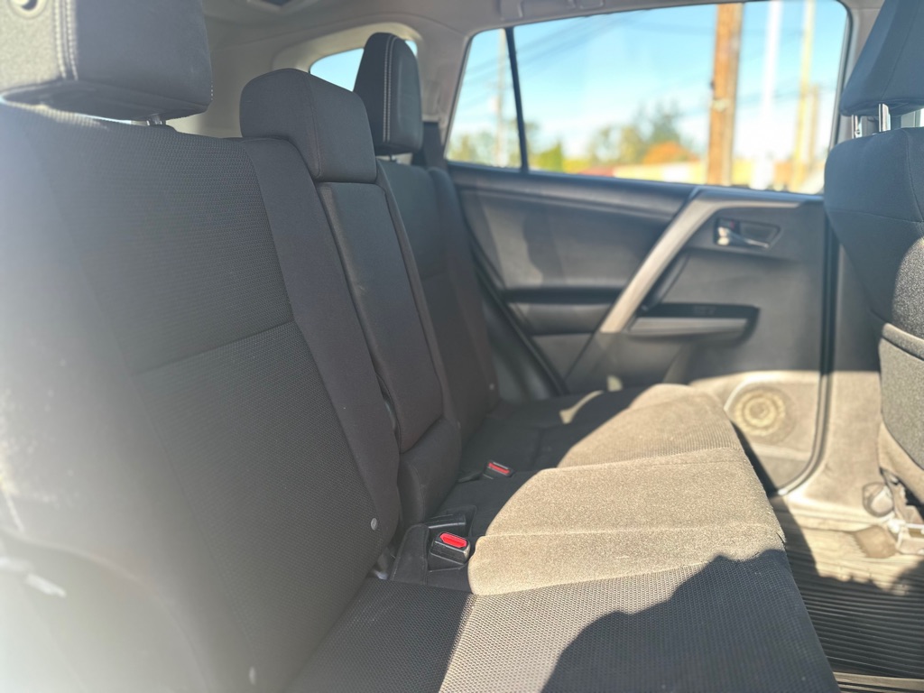 Photo 21 of this TOYOTA RAV4