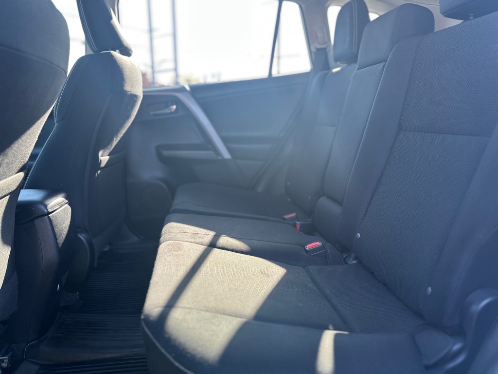Photo 19 of this TOYOTA RAV4