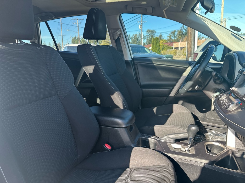 Photo 23 of this TOYOTA RAV4