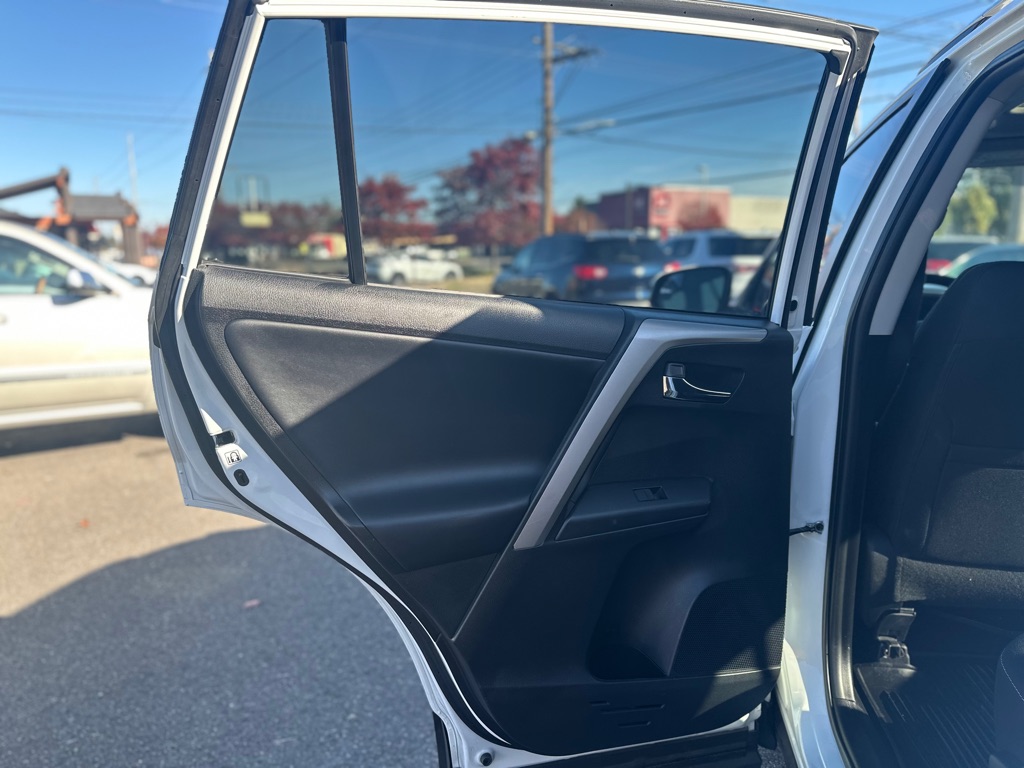 Photo 18 of this TOYOTA RAV4
