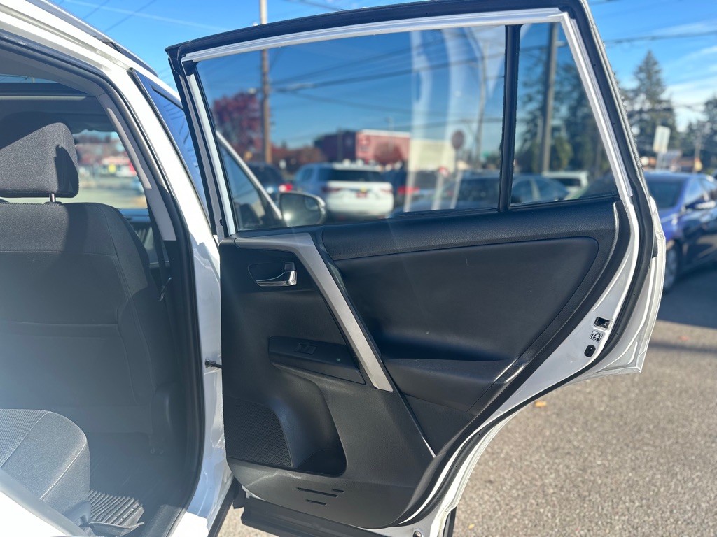 Photo 20 of this TOYOTA RAV4