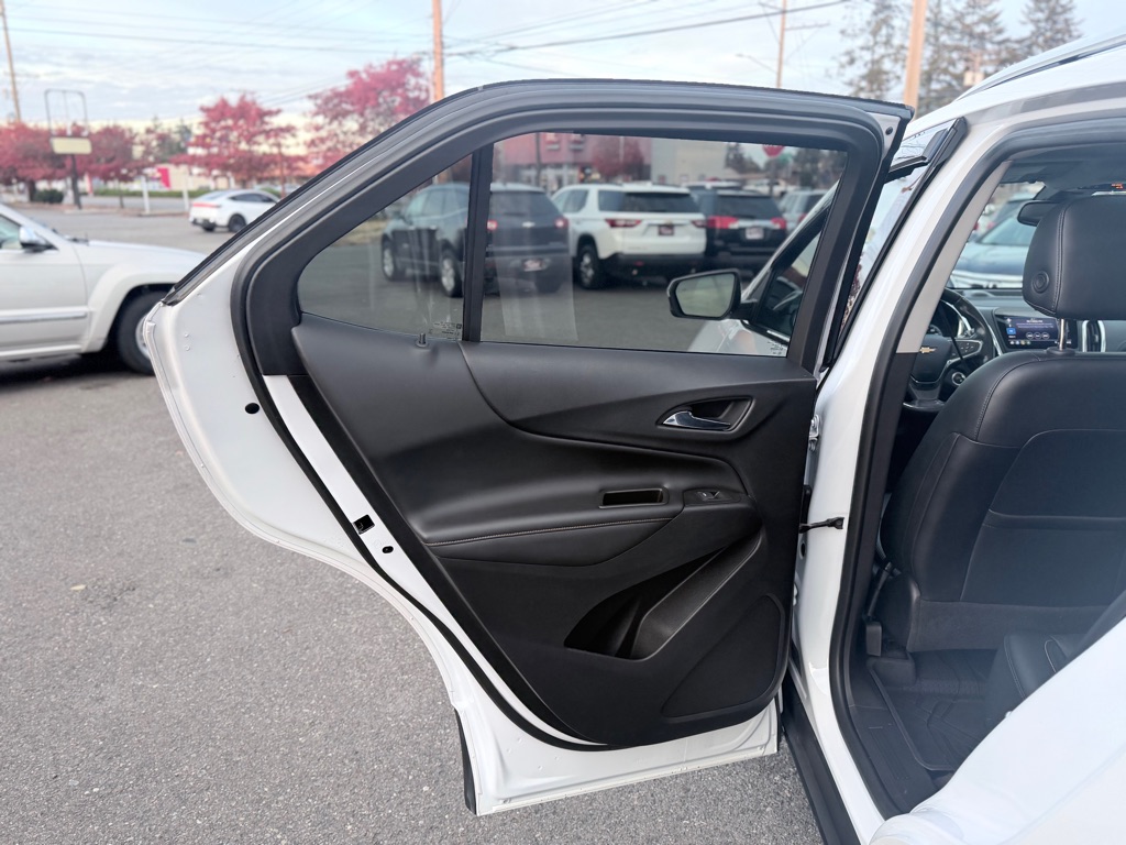Photo 17 of this CHEVROLET EQUINOX