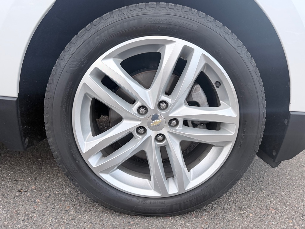 Photo 24 of this CHEVROLET EQUINOX