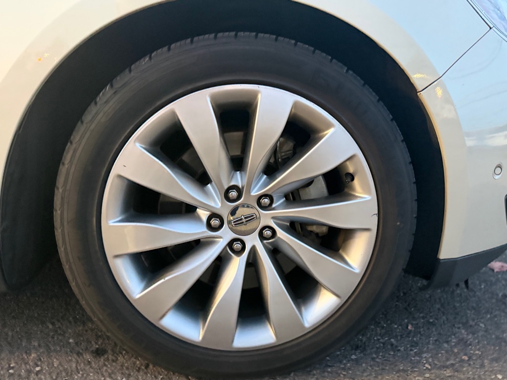 Photo 24 of this LINCOLN MKS