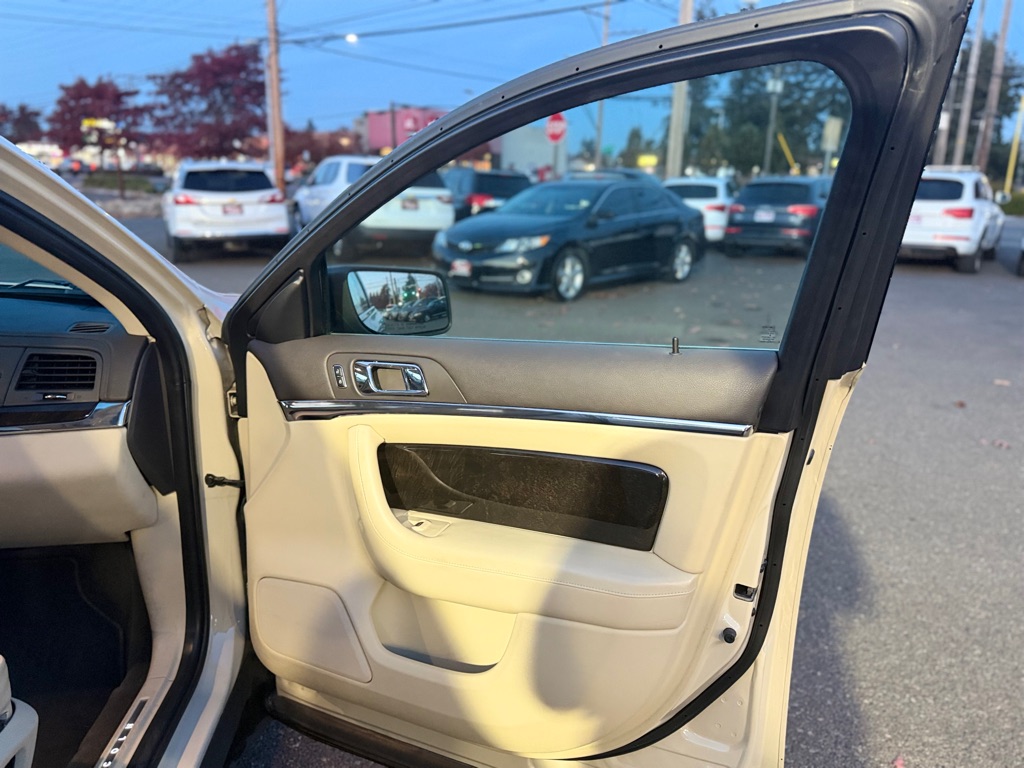 Photo 22 of this LINCOLN MKS