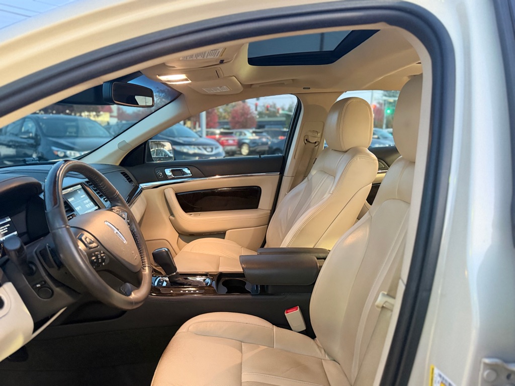 Photo 12 of this LINCOLN MKS