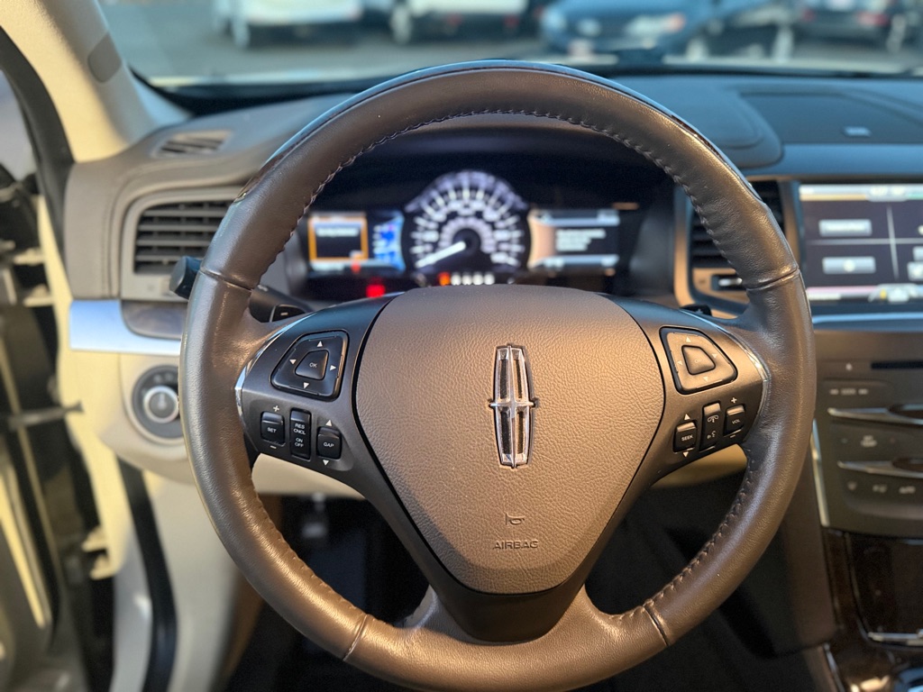 Photo 15 of this LINCOLN MKS