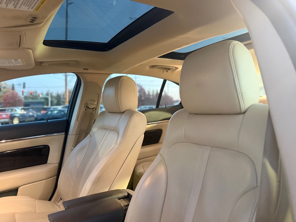 Photo 13 of this LINCOLN MKS