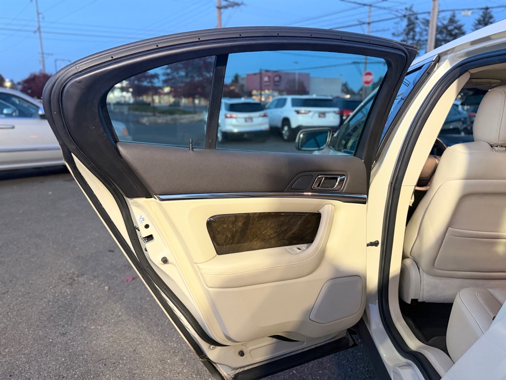 Photo 18 of this LINCOLN MKS