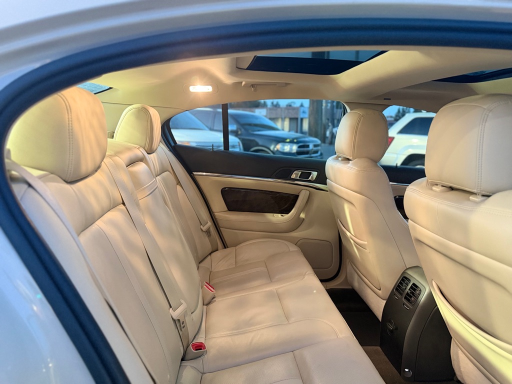 Photo 21 of this LINCOLN MKS