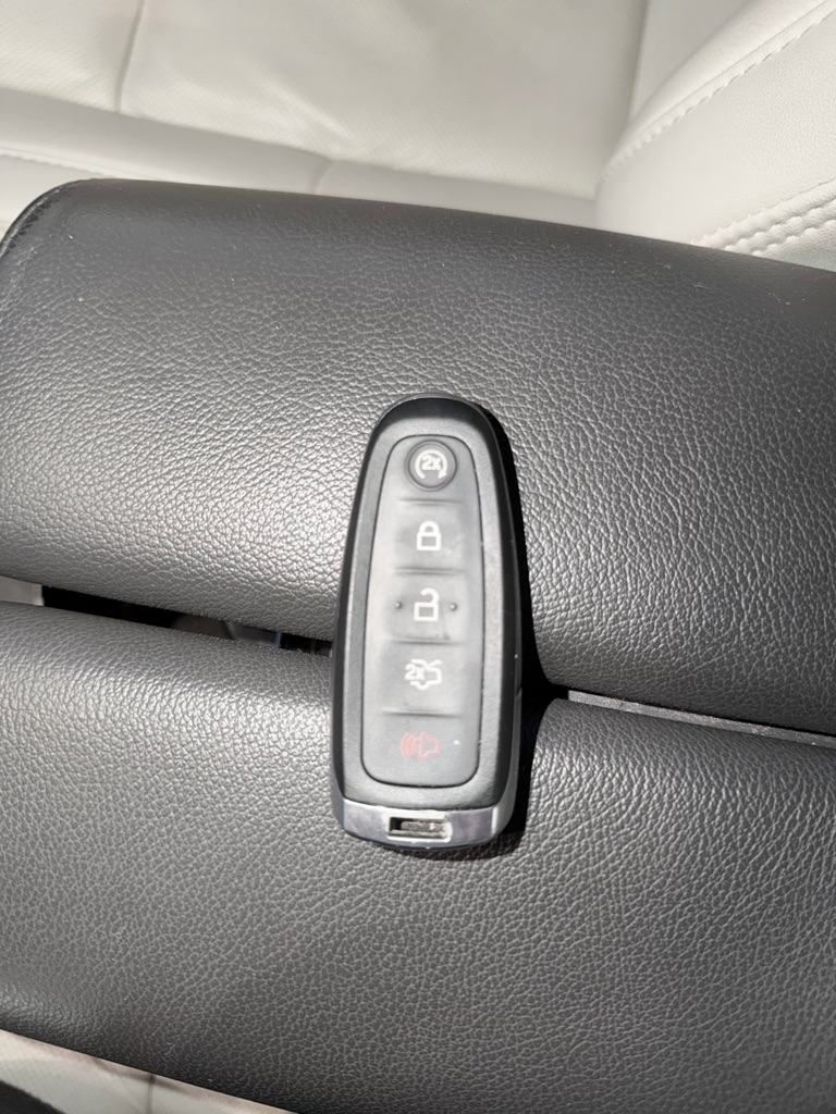 Photo 26 of this LINCOLN MKS