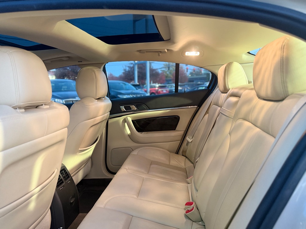Photo 19 of this LINCOLN MKS