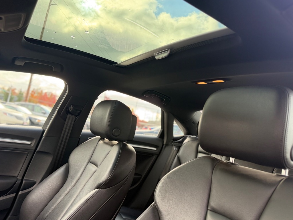 Photo 13 of this AUDI A3