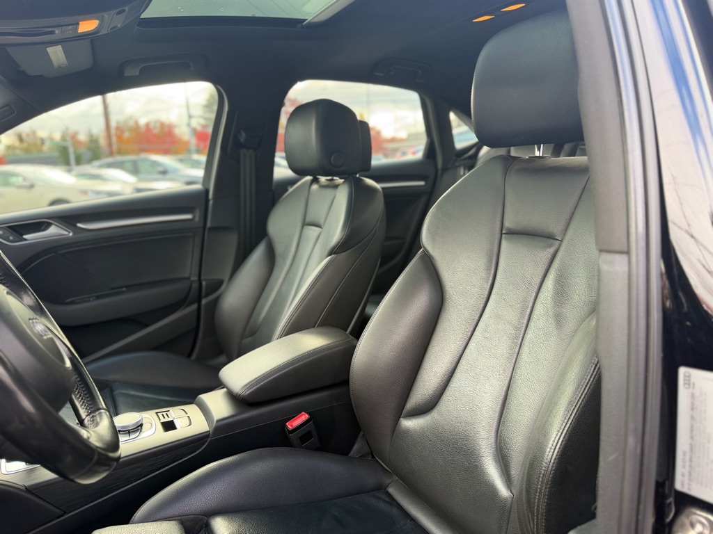 Photo 12 of this AUDI A3