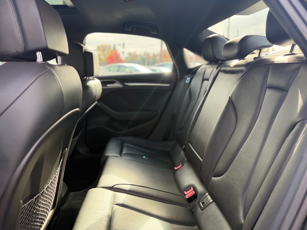 Photo 18 of this AUDI A3