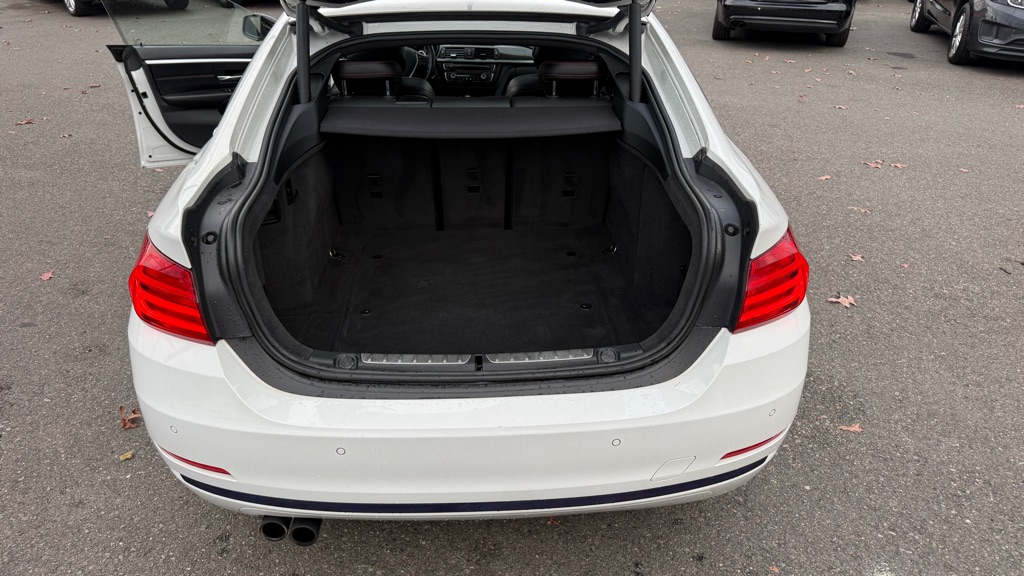 Photo 18 of this BMW 4 SERIES