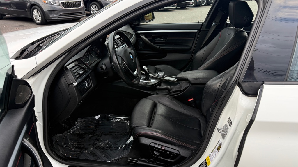 Photo 13 of this BMW 4 SERIES
