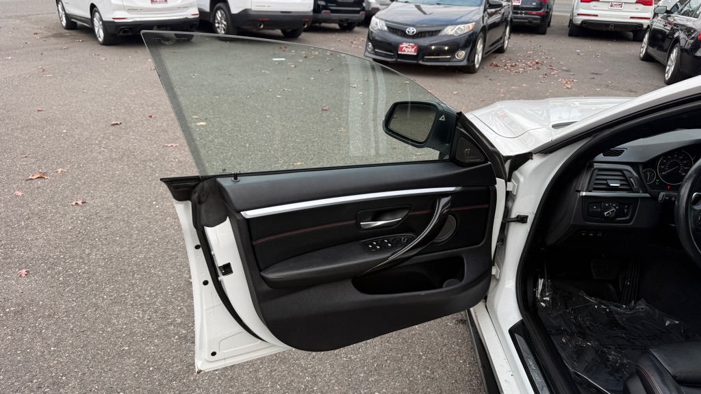 Photo 12 of this BMW 4 SERIES
