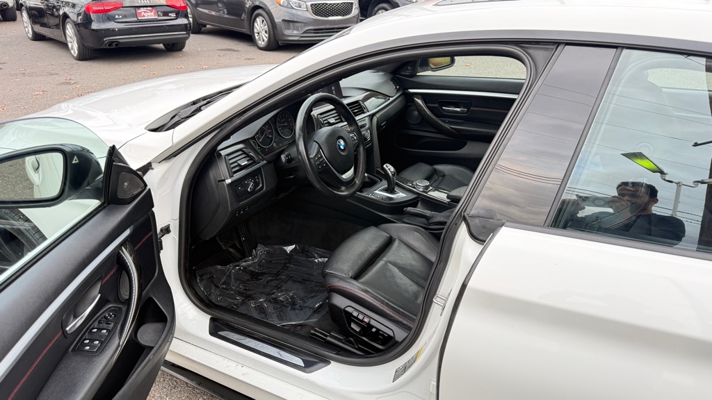 Photo 11 of this BMW 4 SERIES