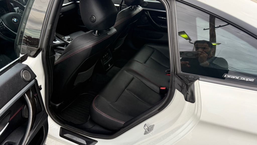 Photo 17 of this BMW 4 SERIES