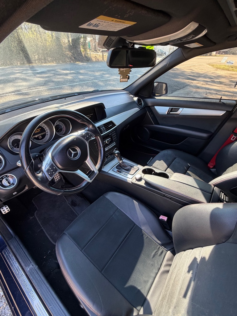Photo 6 of this MERCEDES-BENZ C-CLASS