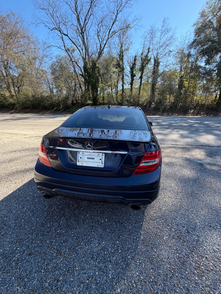 Photo 5 of this MERCEDES-BENZ C-CLASS